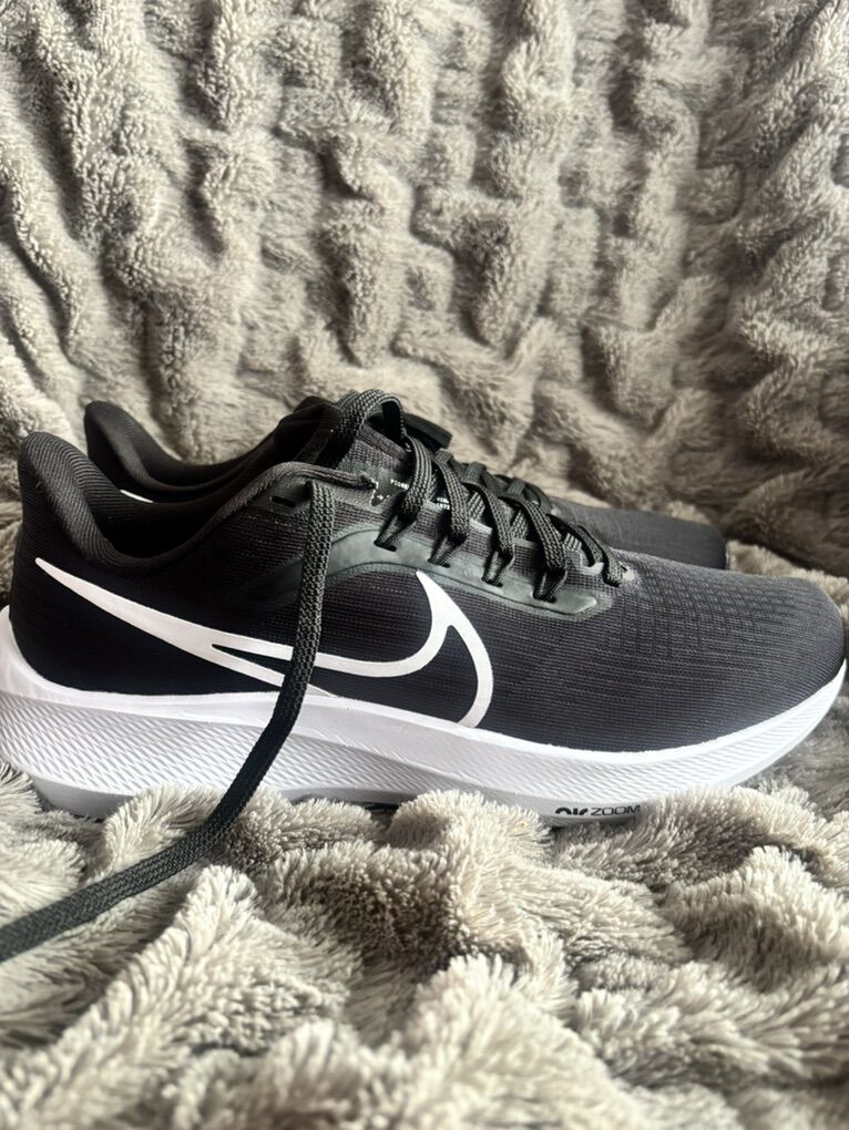 NIKE Air Zoom Size 9