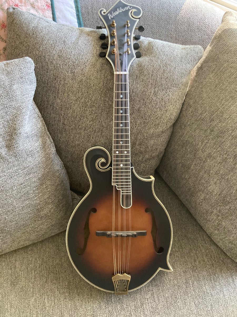 Washburn M118SWK-D Mandolin -- Great sound, excellent condition
