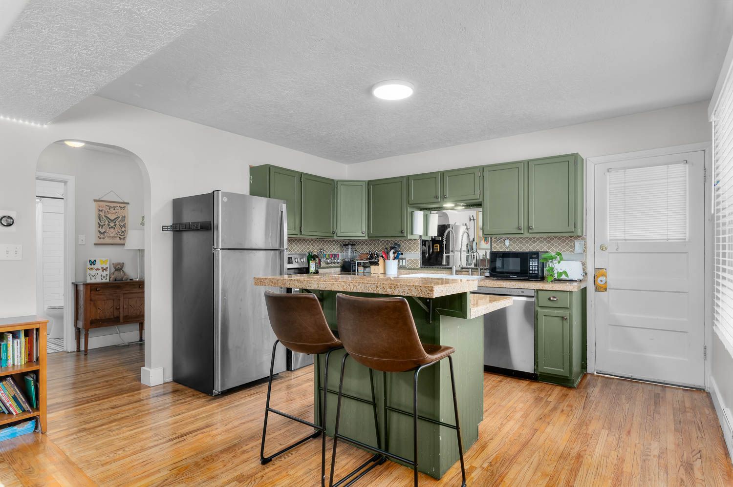 Main image 9