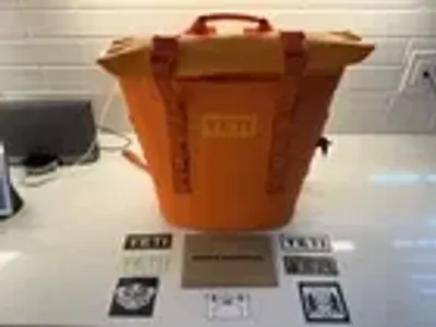 Yeti Hopper M12 (King Crab Orange)