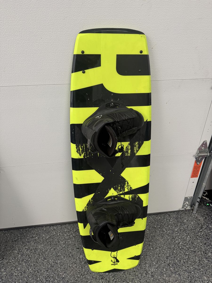 Ronix District Wakeboard with Divide Bindings Size US 7.5 - Yellow/Black