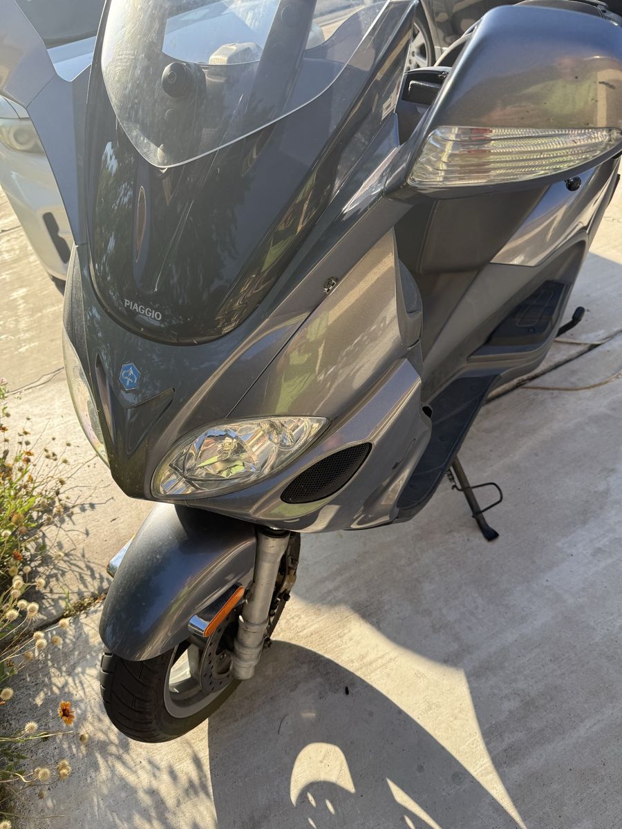 2008 Piaggio 500cc Scooter - Gray, Low Mileage