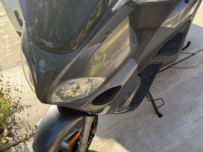 2008 Piaggio 500cc Scooter - Gray, Low Mileage
