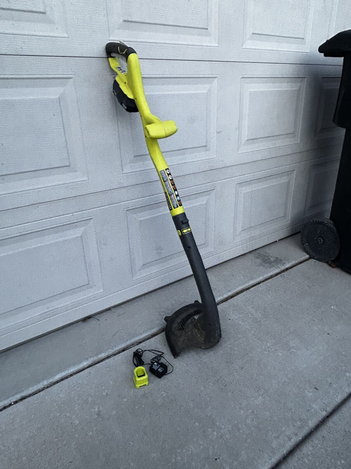 Ryobi String Trimber with Battery And Charger