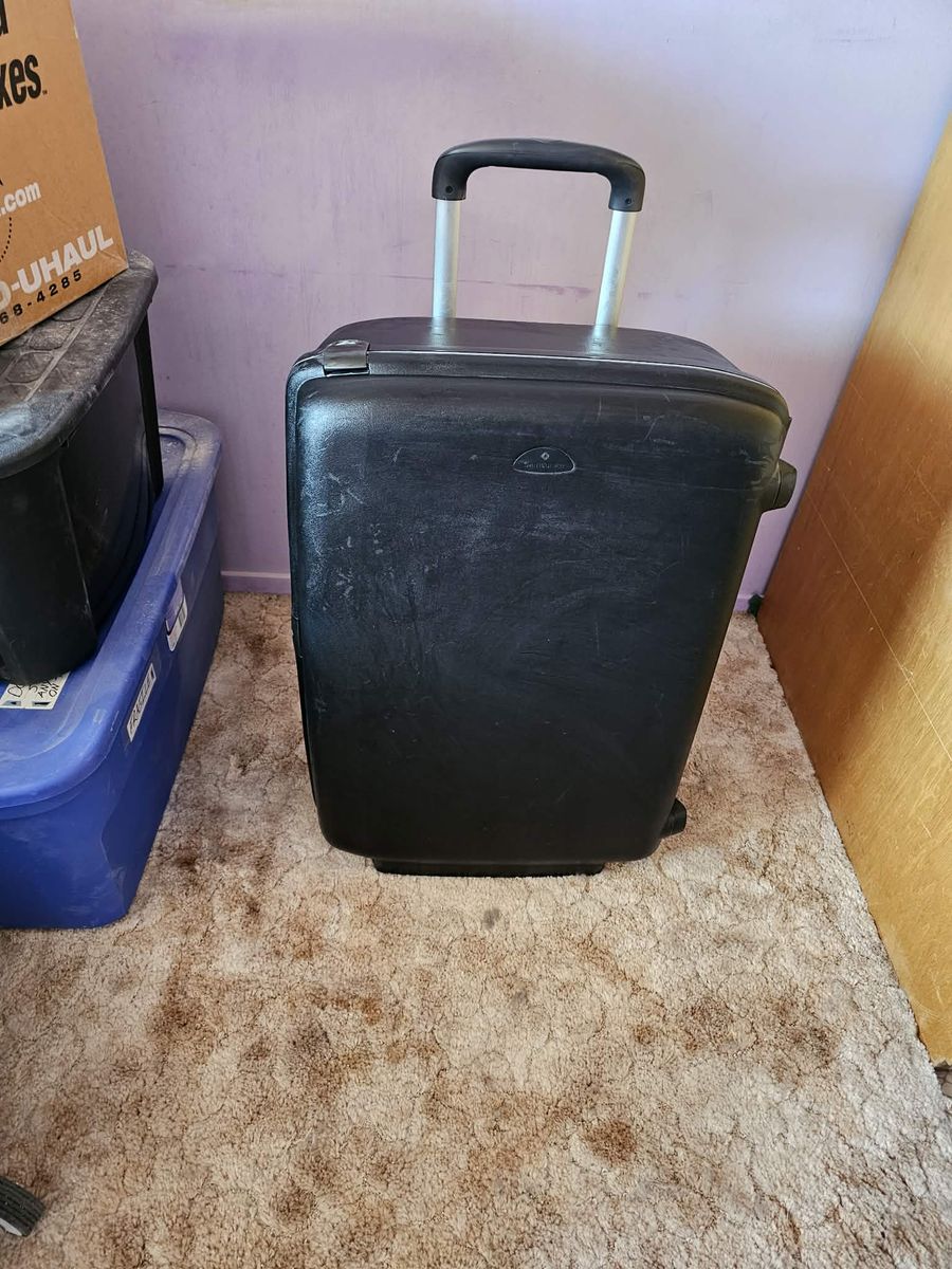 Samsonite large suitcase