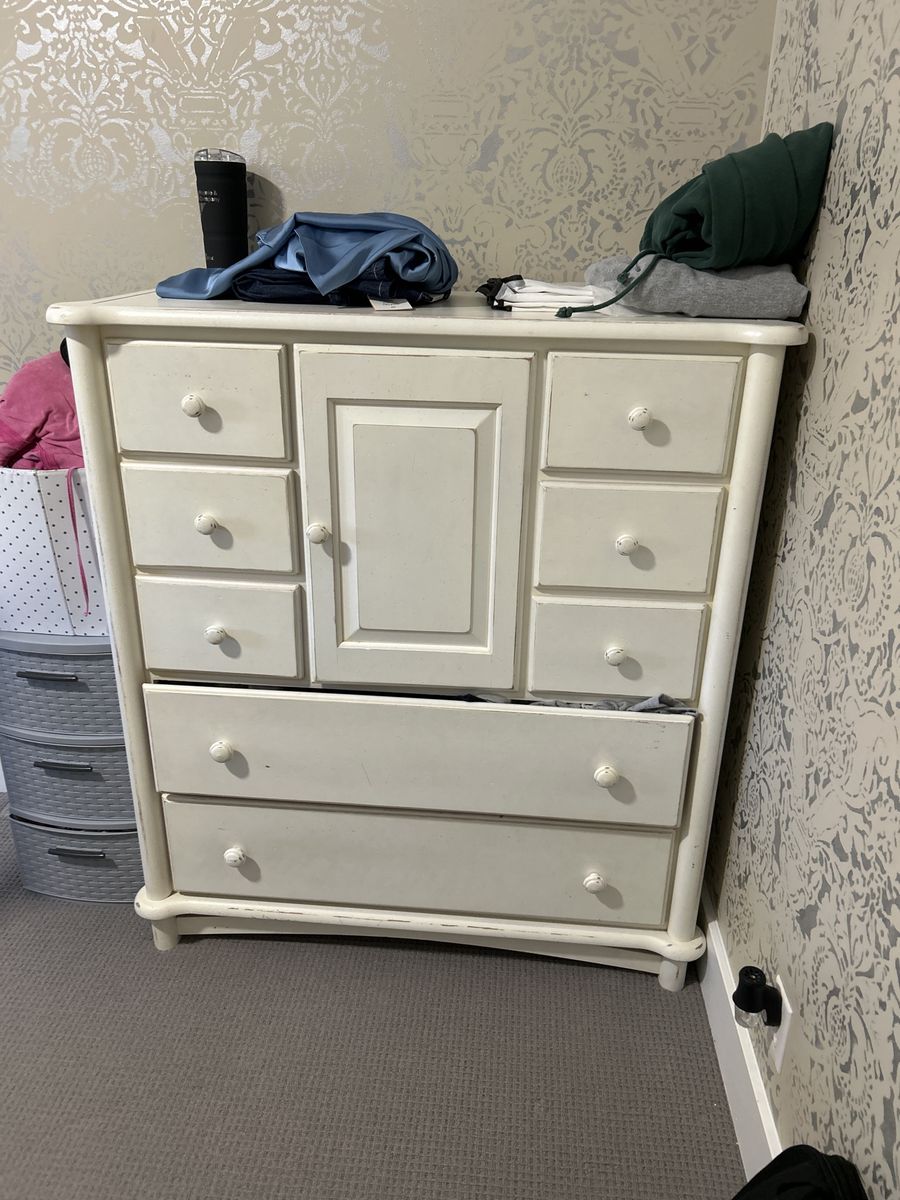 Cream White Wooden Dresser/Chest of Drawers - Multiple Drawers & Cabinet Storage