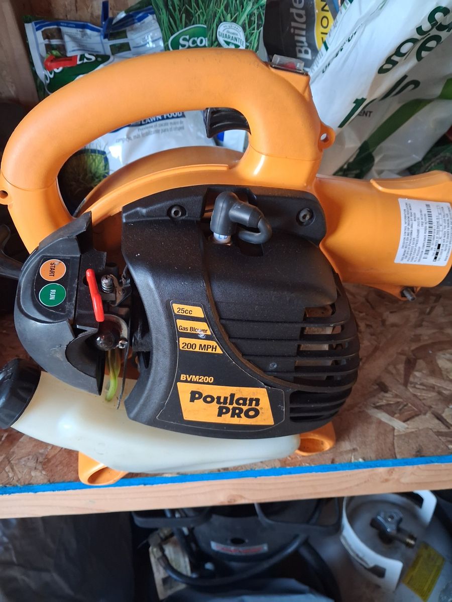 Poulan Pro BVM 200 2 cycle gas leaf blower