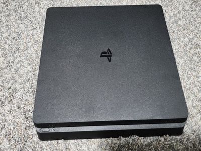 875gb PS4 Slim + Games + Controllers