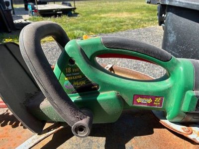 battery op 18" hedge trimmer