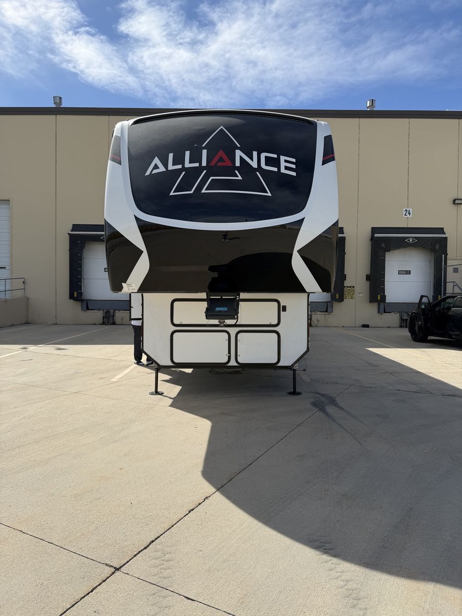 2023 Alliance 41V15 Toy Hauler – Like New