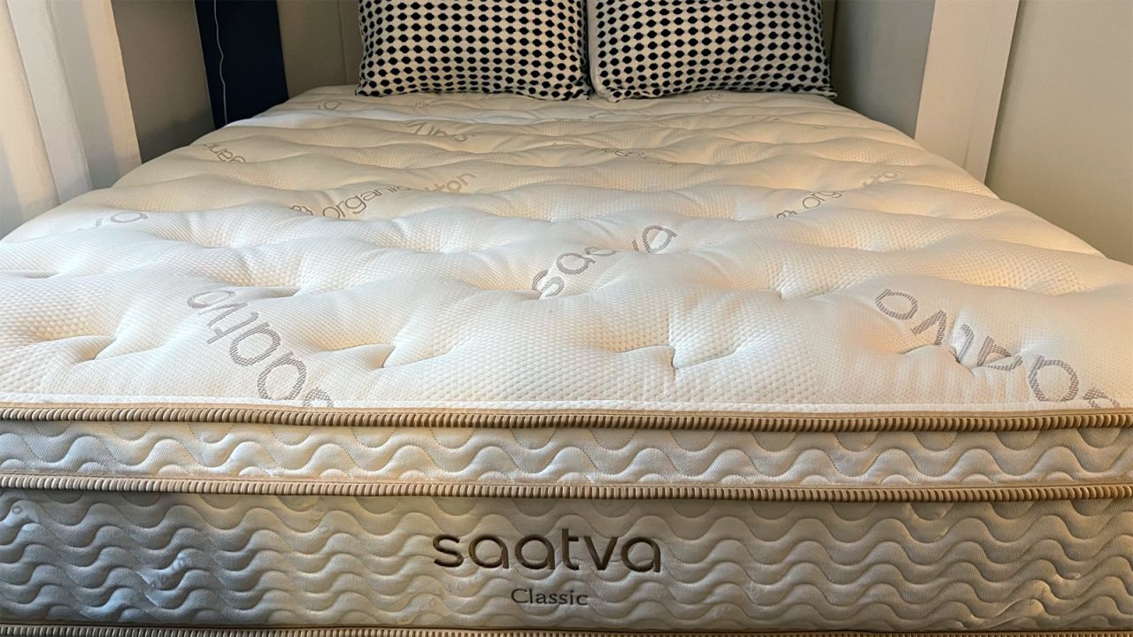 Saatva king size mattress