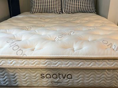 Saatva king size mattress