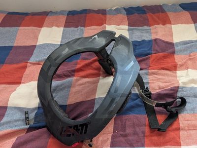 Leatt dbx 3.5 MTB neck brace