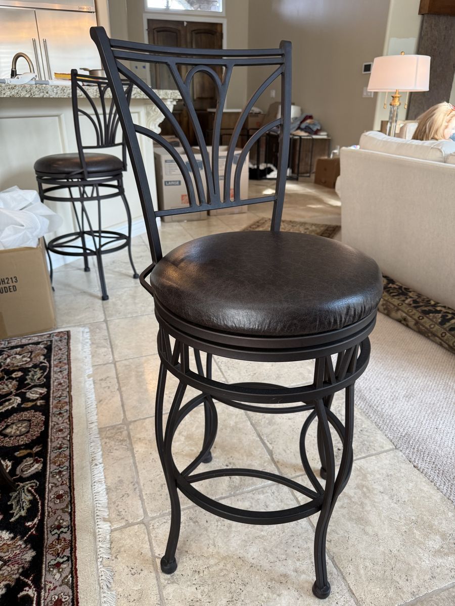 2/ea 30" Bar Stools - 360 degree swivel seats