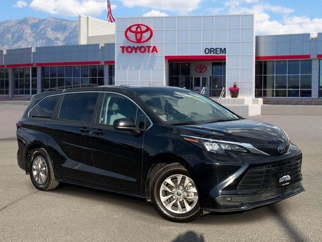 2024 Toyota Sienna LE 8-Passenger