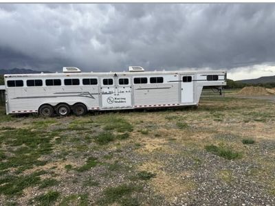 2004 elite 9 horse trailer