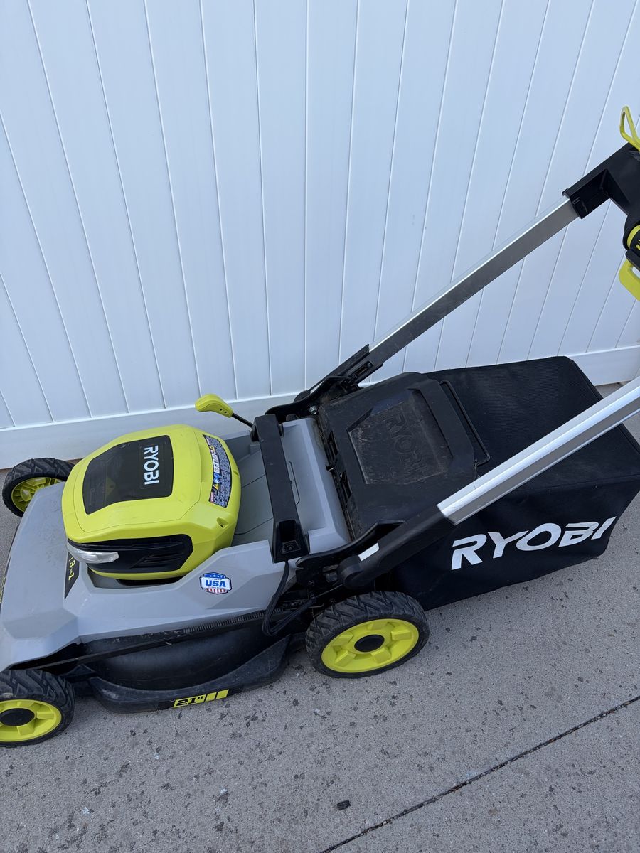 Ryobi 21 Inch 3-in-1 Push Lawn Mower -Needs Battery