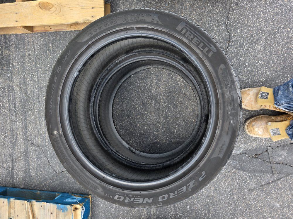 Pirelli P Zero Nero All Season Tire 245/45R19 98V Used