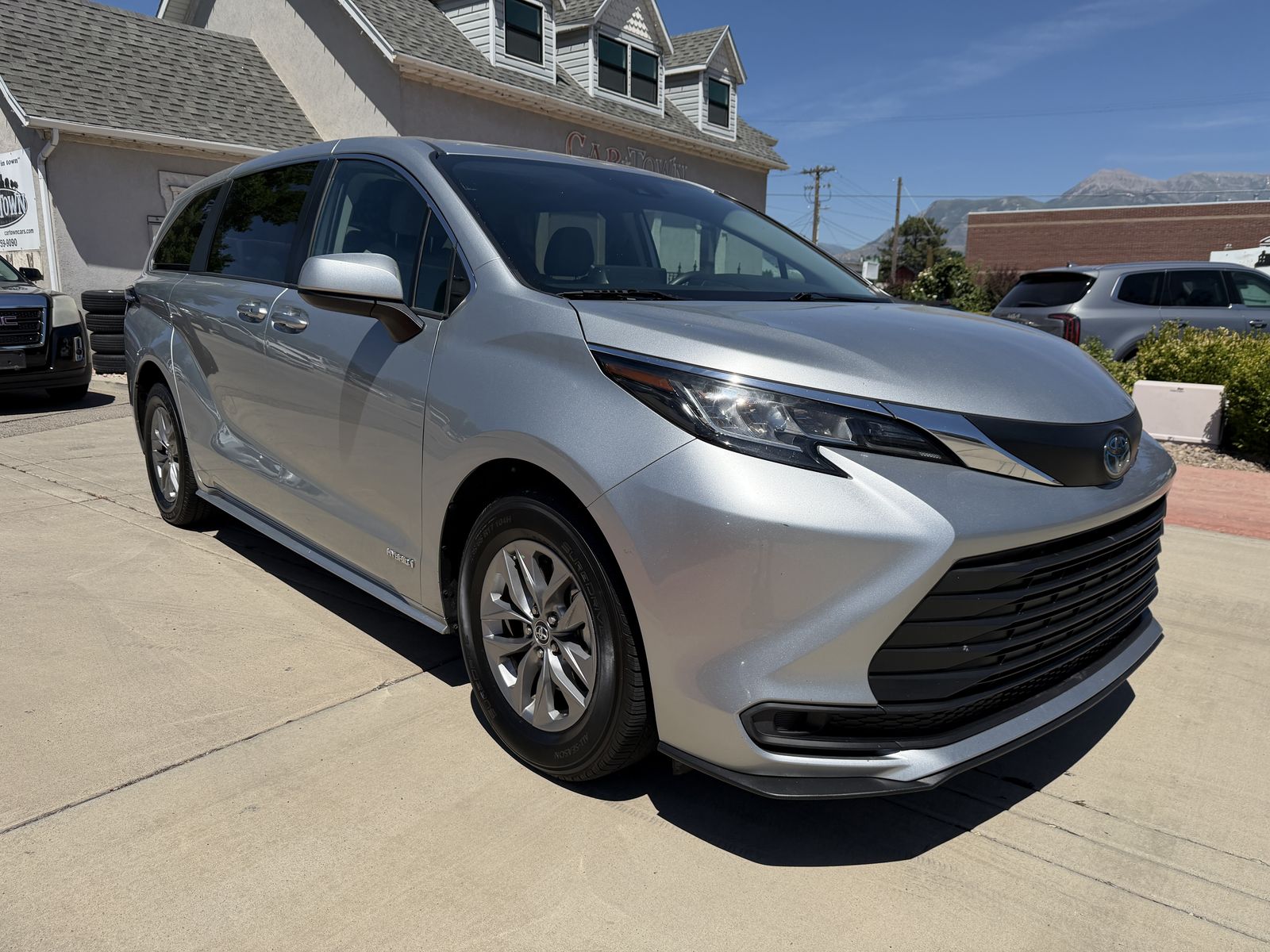 2021 Toyota Sienna LE 8-Passenger