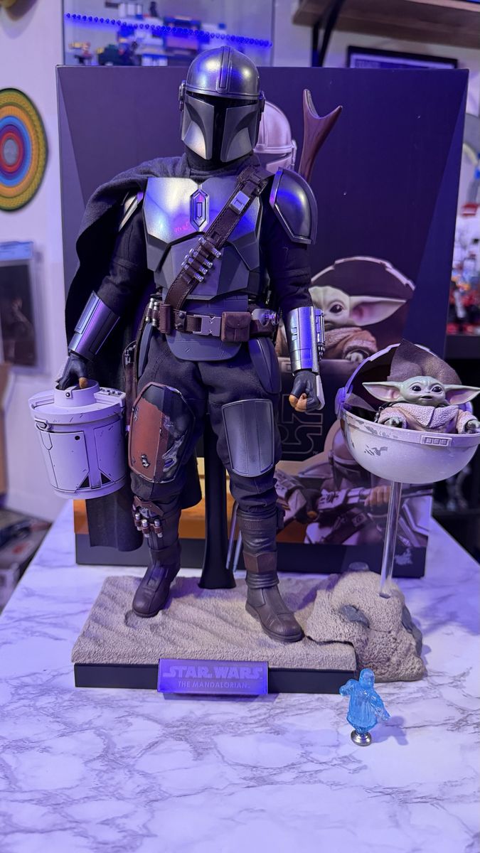 Hot Toys Star Wars The Mandalorian & The Child Deluxe Version 1/6 Scale Figure
