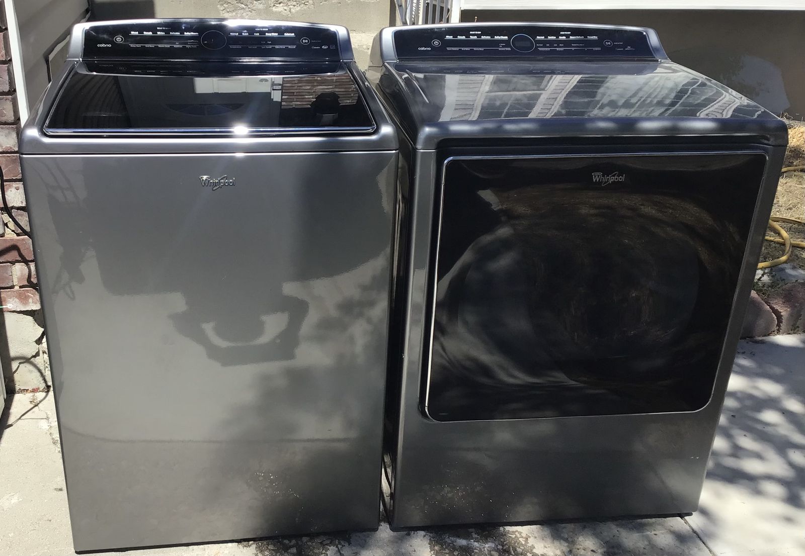 Beautiful Whirlpool Cabrio steam Washer and Dryer Set - Chrome Shadow -in excellent working condition includes free delivery 
