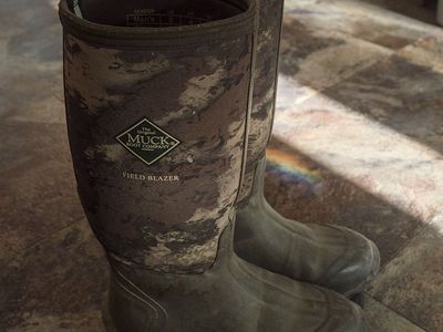 Women's Size 6/Men's Size 5 Muck Boots