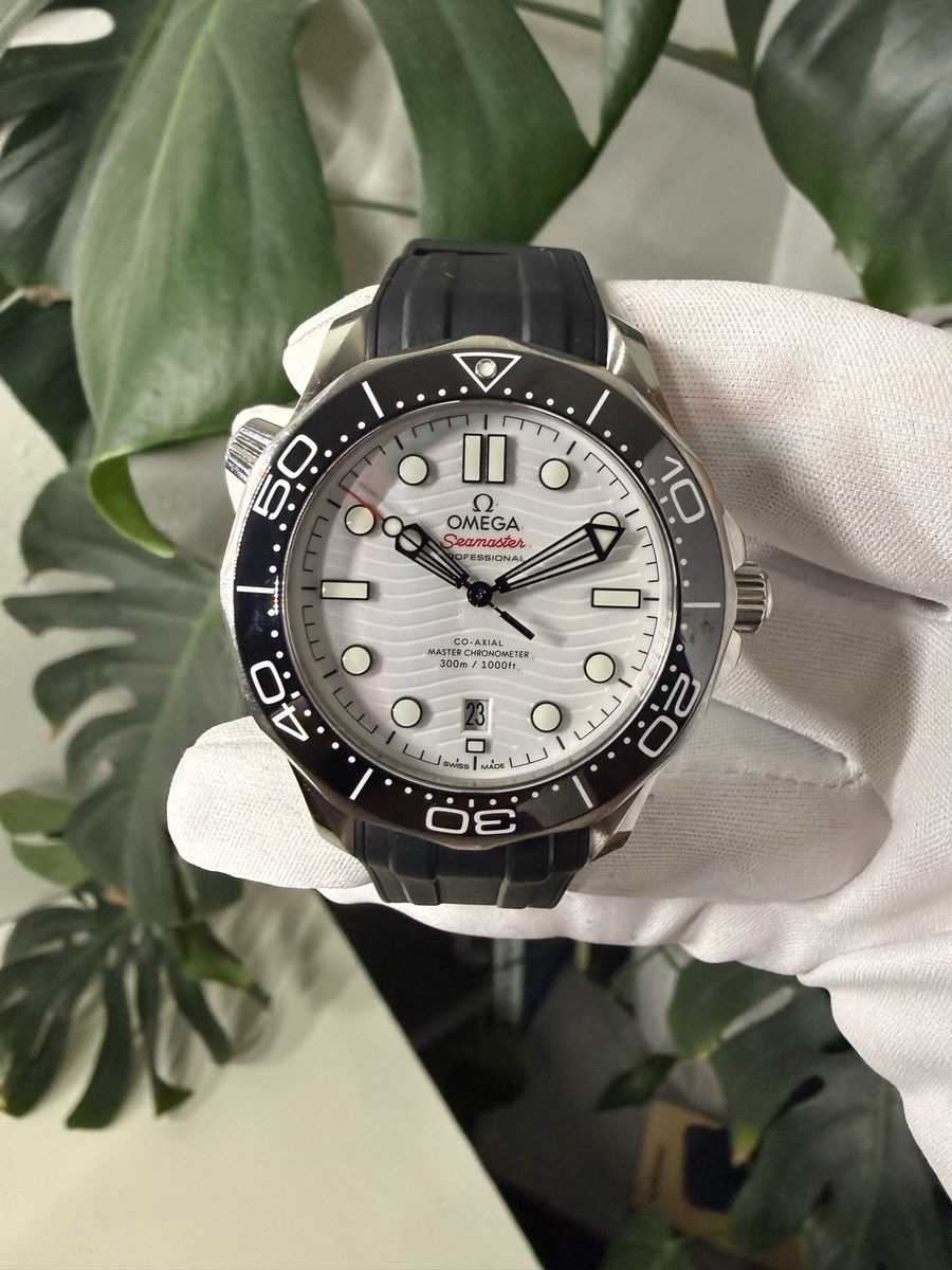 Omega Seamaster Pro 300M "Great White"