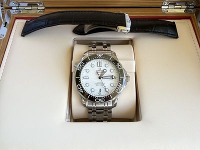 Like New Omega Seamaster 300 Automatic Watch 42 MM 210.30.42.20.04.001 COMPLETE SET + Extra Genuine Strap/Deployant Buckle