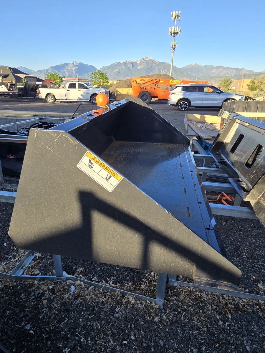 NEW Wolverine 66 & 78" Smooth, Tracking Duty Bucke