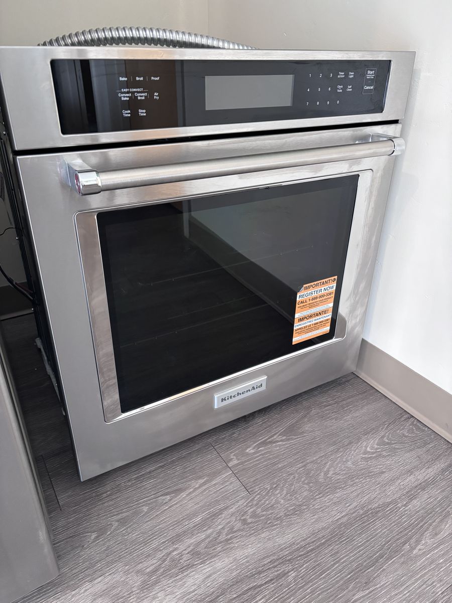 New KitchenAid 27 Single Wall Oven W/Air Fry