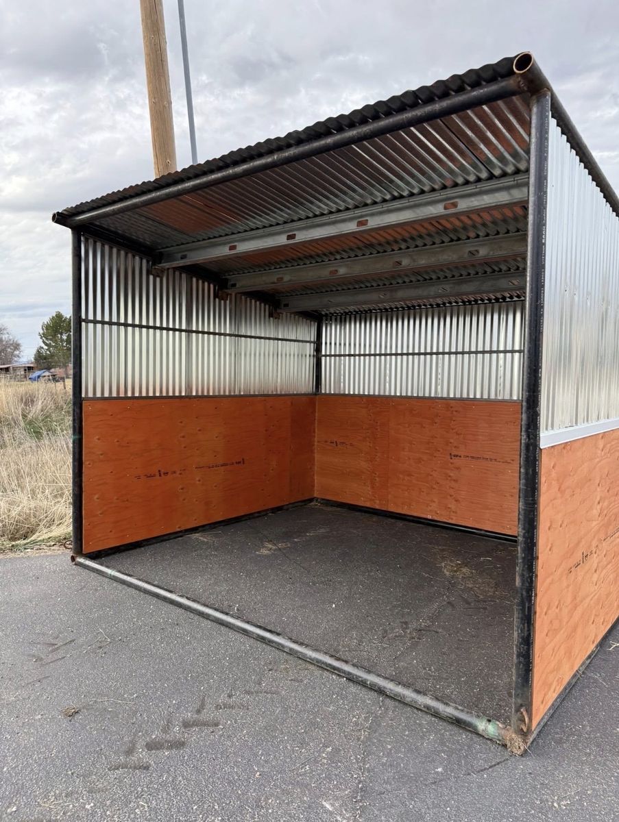 Loafing sheds