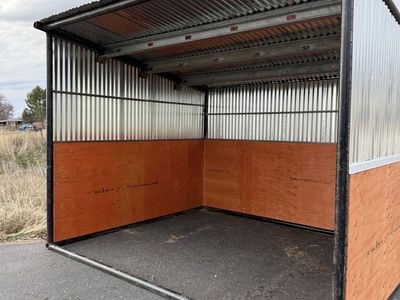 Loafing sheds