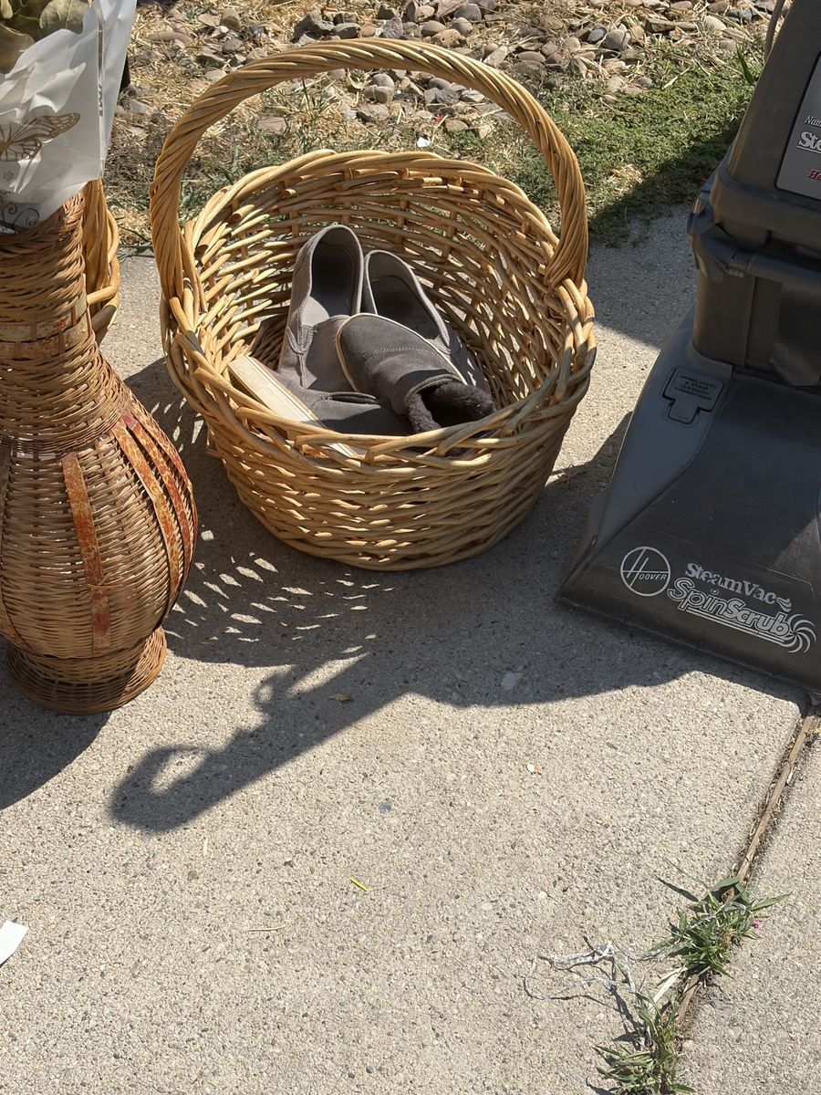 Wicker baskets 20 small 25 large one 