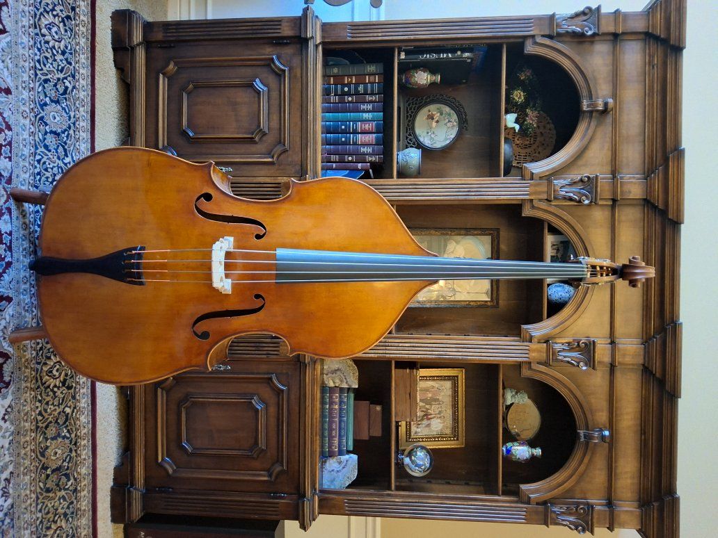 830 Series Eastman Bass