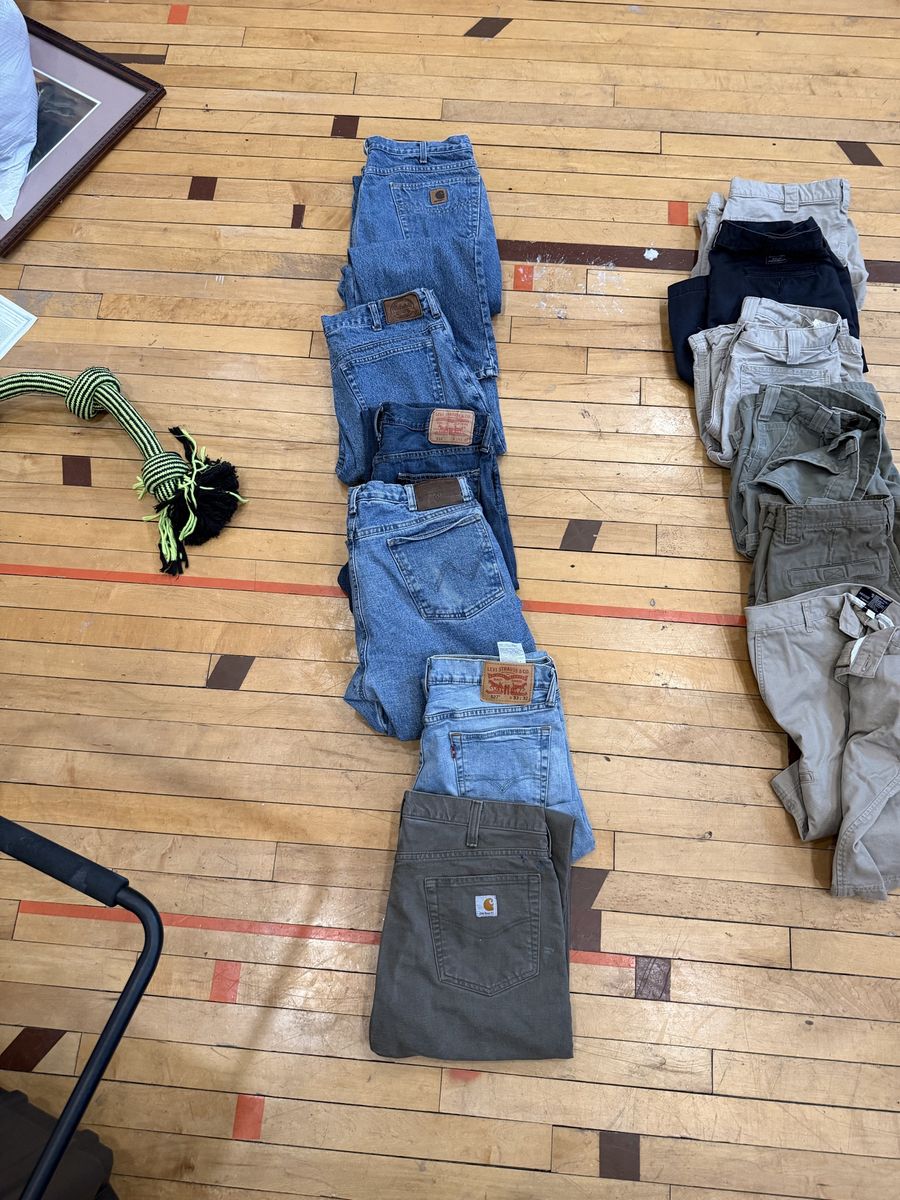 Men's Pants & Jeans Bundle - Levi's, Carhartt, Wrangler (Sizes 33-34 x 32)