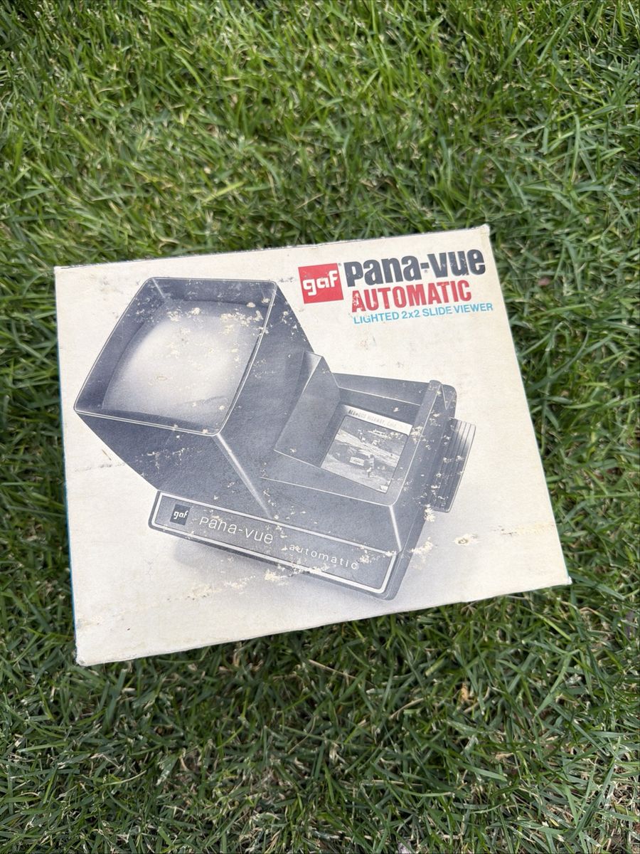 Panavue automatic lighted 2x2 slide viewer