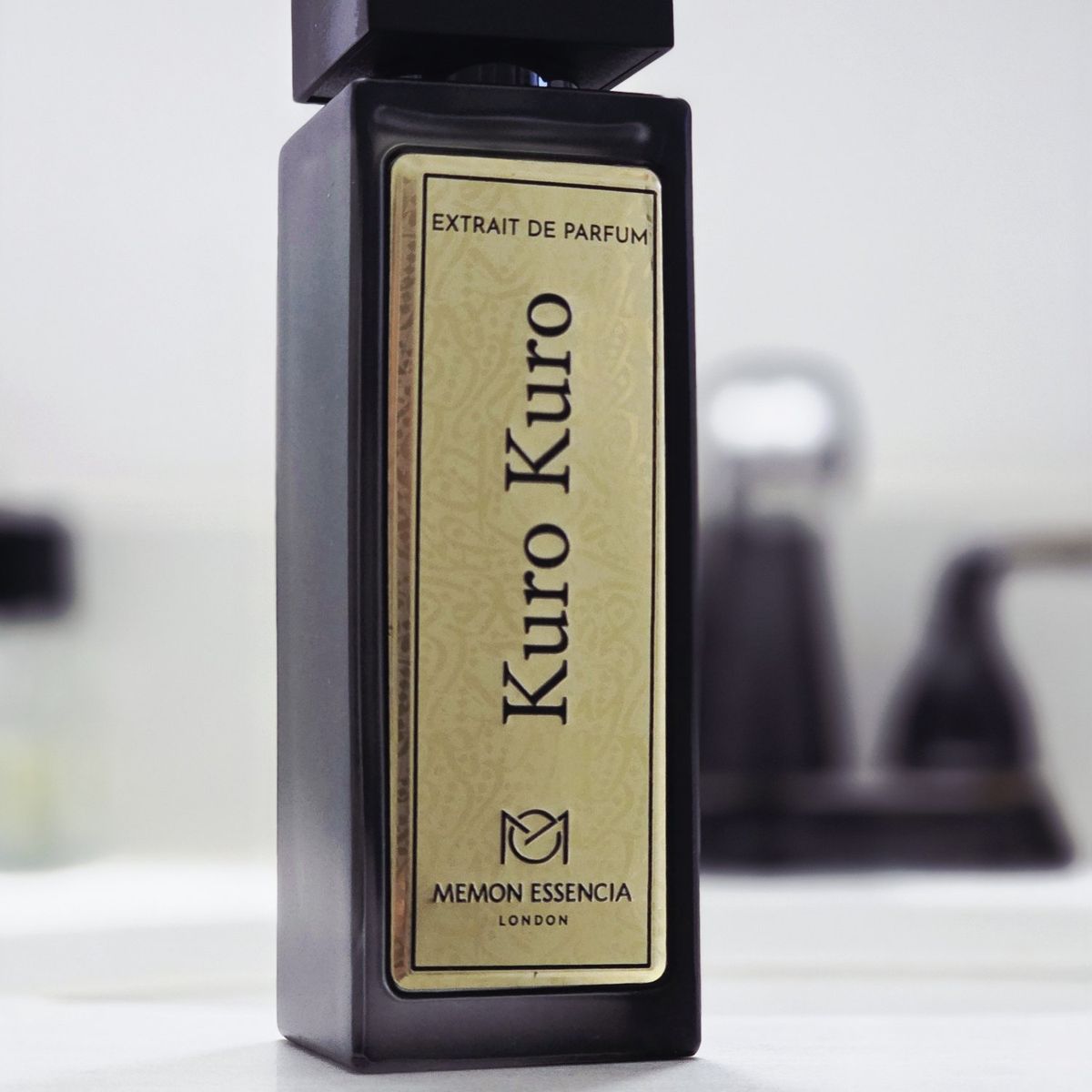 Memòn Essencia Kuro Kuro Extrait de Parfum – Niche Mens Cologne