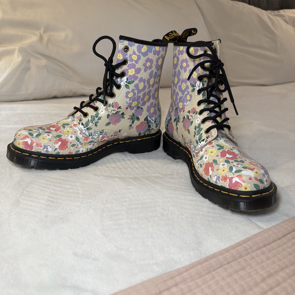 Dr. Martens 1460 Parchment Beige Floral Pascal Combat Boots Women's Size 9 US