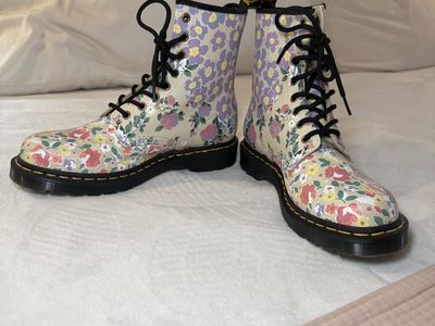 Dr. Martens 1460 Parchment Beige Floral Pascal Combat Boots Women's Size 9 US