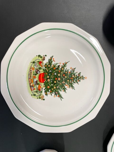 Pfaltzgraff Special Holiday Dinnerware