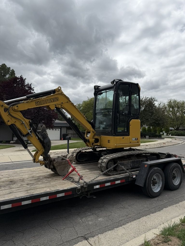 26/30 Class Mini Excavator for Rent. Cat 302.7 With Expandable Tracks