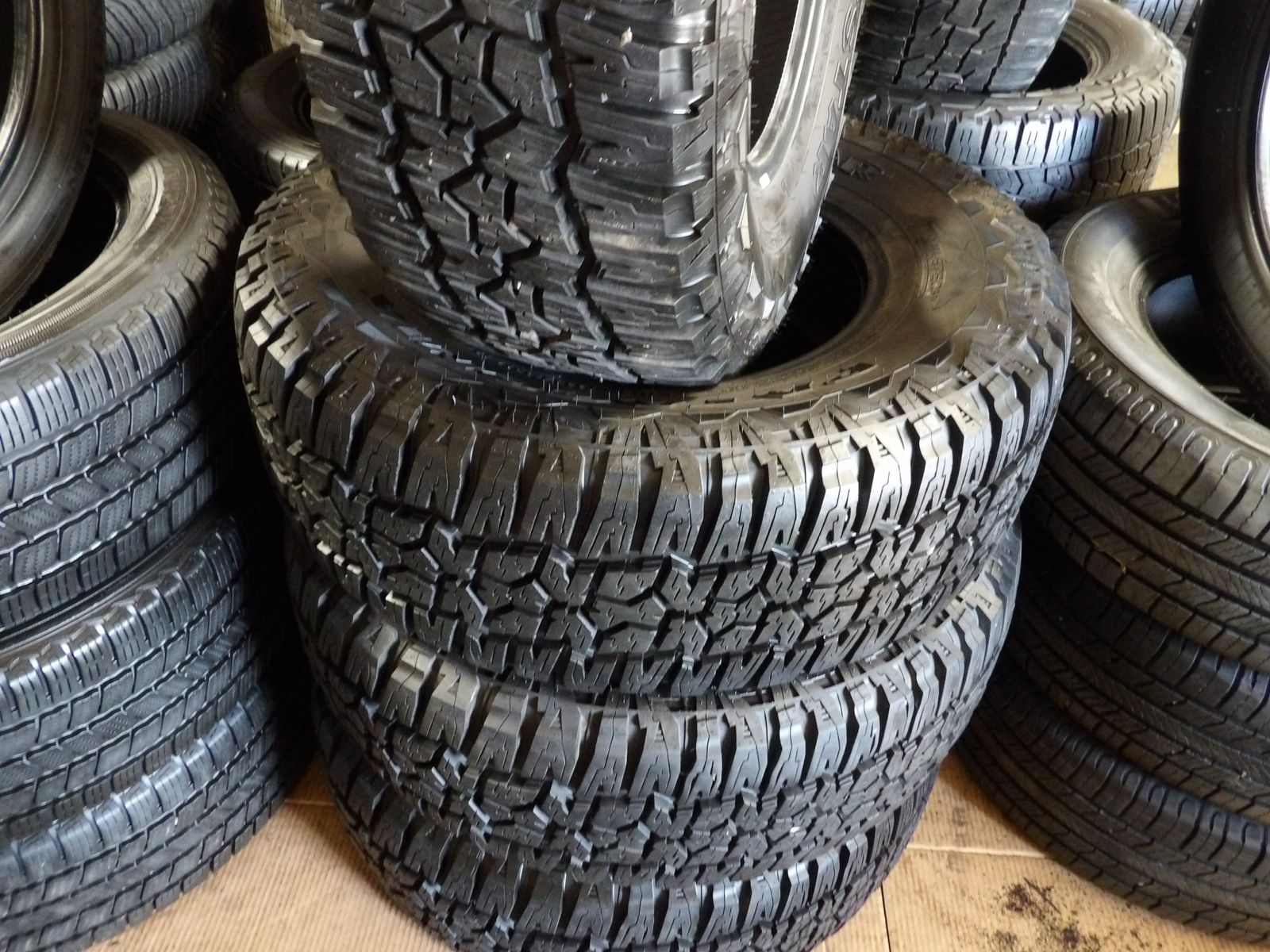 285/70R17 MILESTAR PATAGONIA A/T PRO SET OUSED TAKE OFFS TIRES