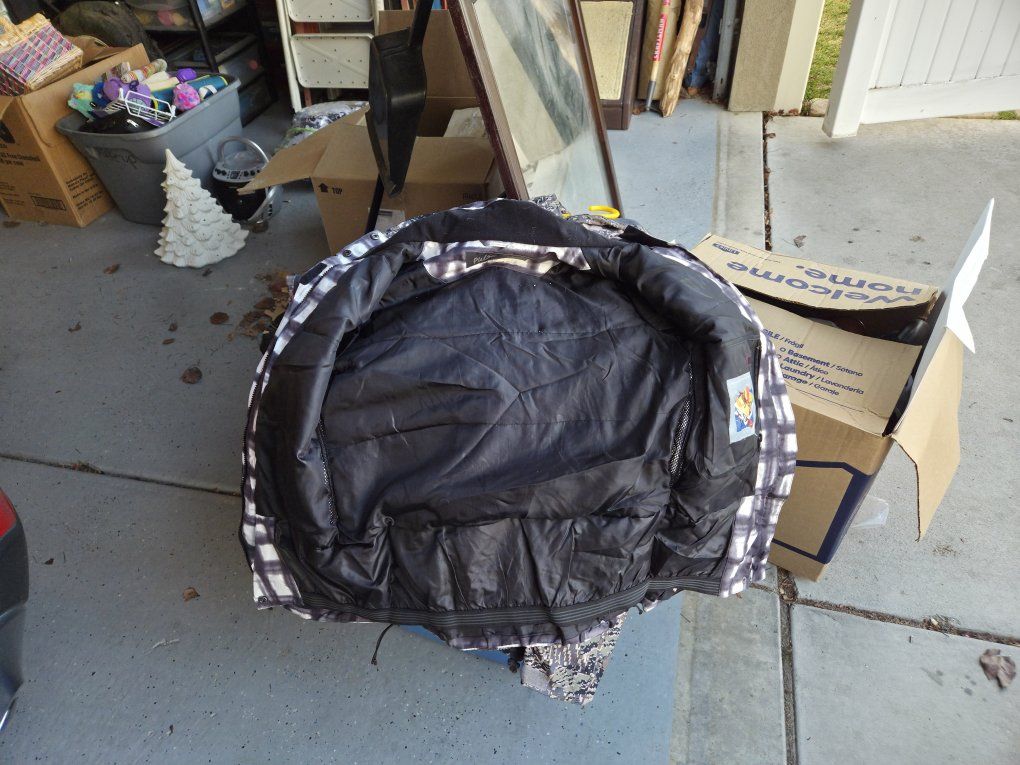 Main image 3