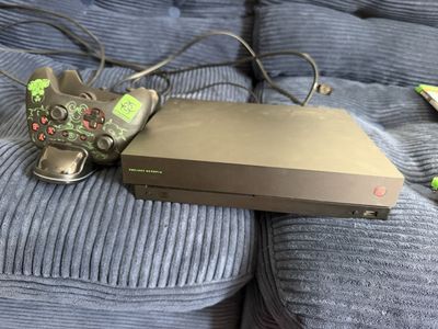 Xbox One X - 10 games included