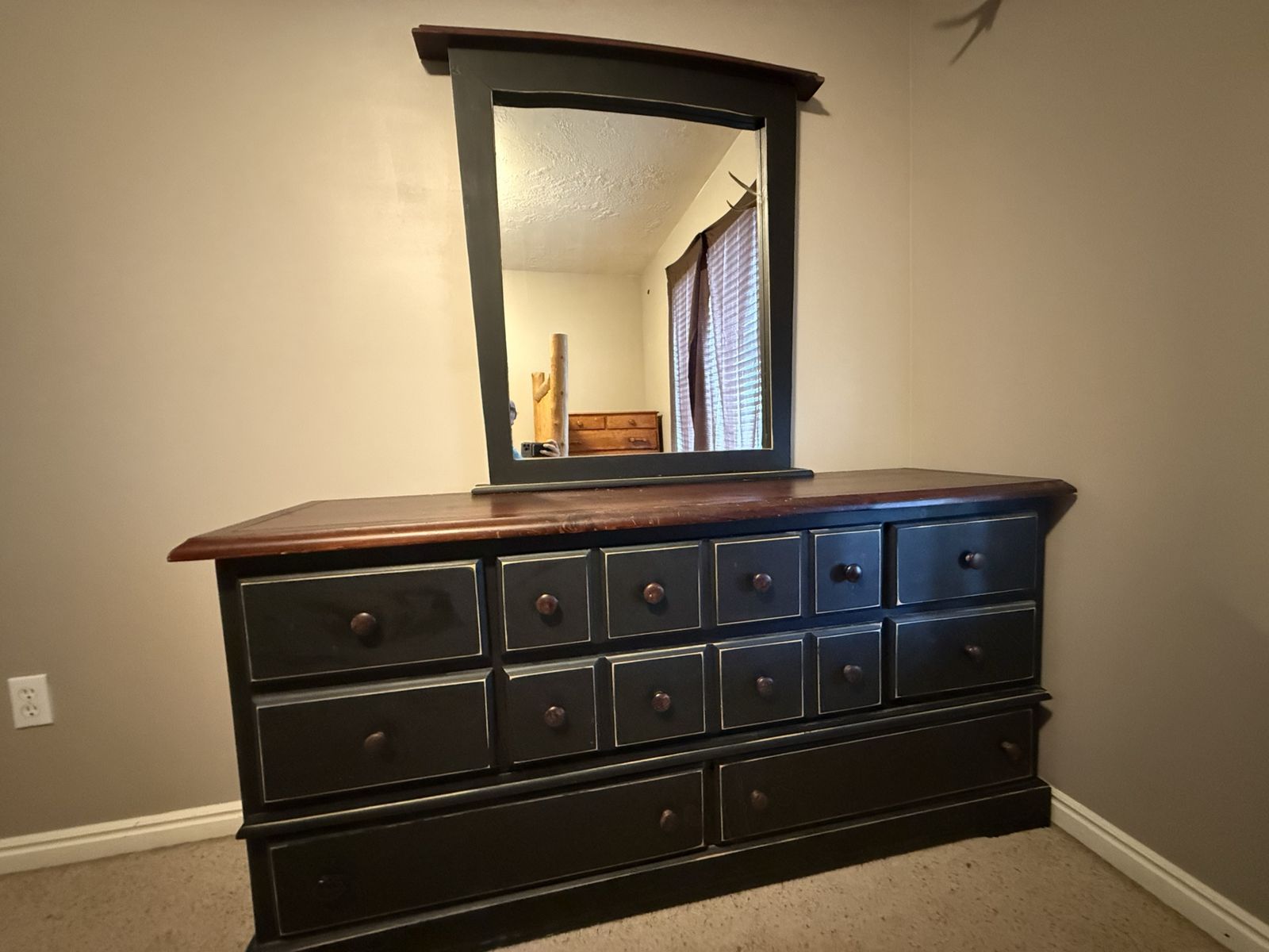 Main image 3