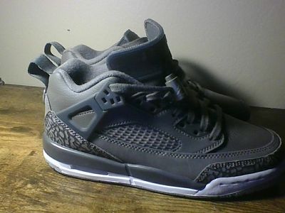 size 4.5 Y jordan spizike low cave stone 3s