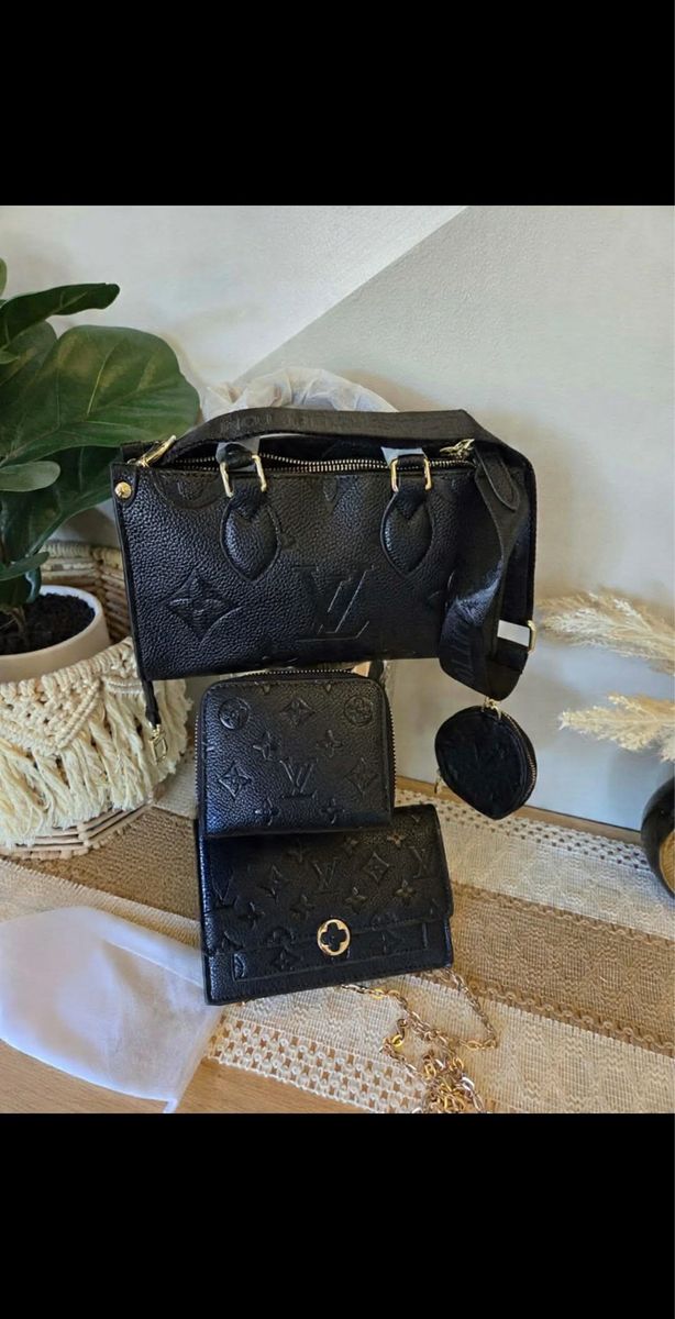 Beautiful Black Purse Set