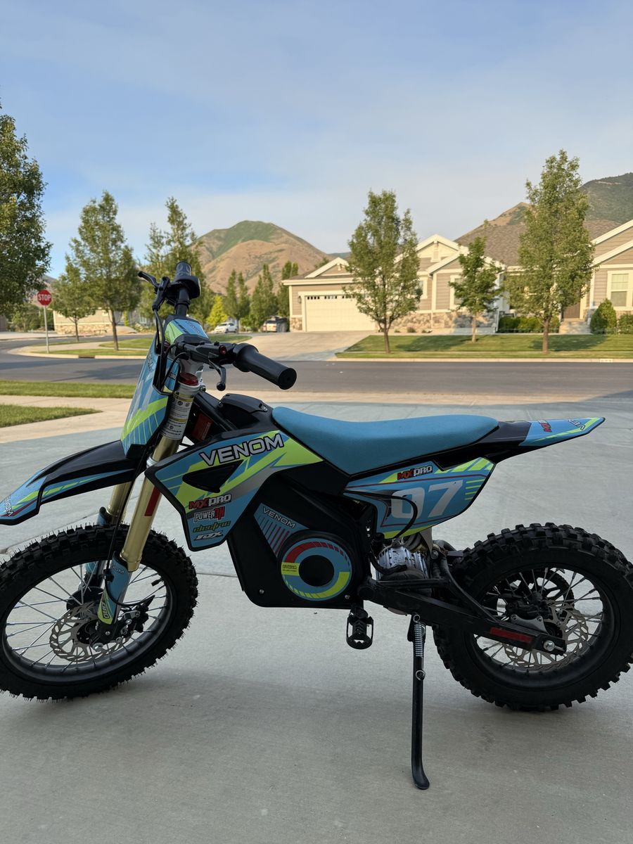 Venom Motopro Electric Dirt Bike - Light Blue/Neon Yellow with 07 Graphics