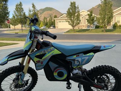 Venom Motopro Electric Dirt Bike - Light Blue/Neon Yellow with 07 Graphics