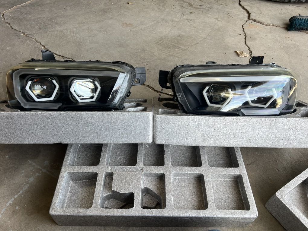 2017 Toyota Tacoma Head Lights